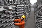 As Beijing aims for blue skies over G20, China's steel mills get unexpected boost