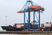 Vietnam's trade surplus with US surges, complicating tariff talks